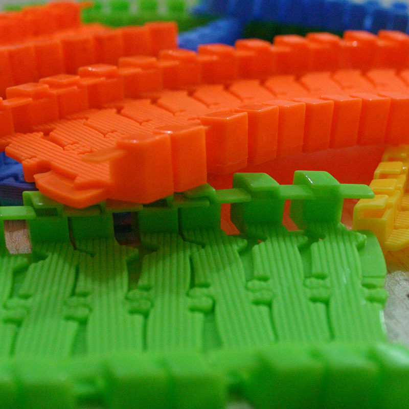 DIY تجميع مجموعة سباق عالمية ا - مراجعة Hot Wheels Car Track Sets وسعره